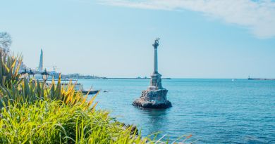 Остановка на маршруте — Памятник затопленным кораблям