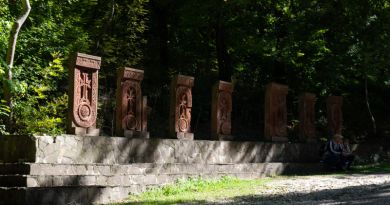 Остановка на маршруте — Сурб Хач (Армянская апостольская церковь)